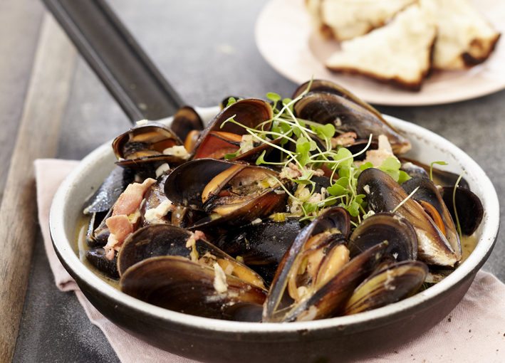 Mussels in Tomato, Chilli and Basil Sauce